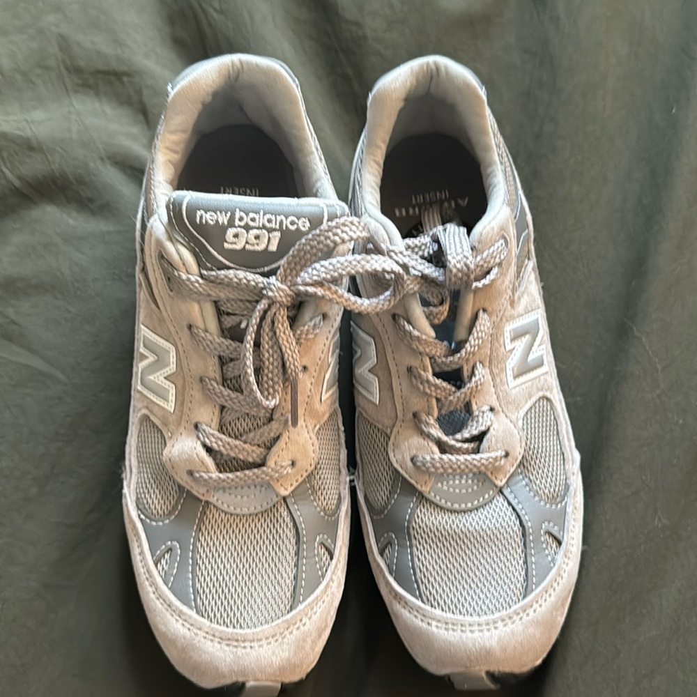 New Balance 991 Sneakers